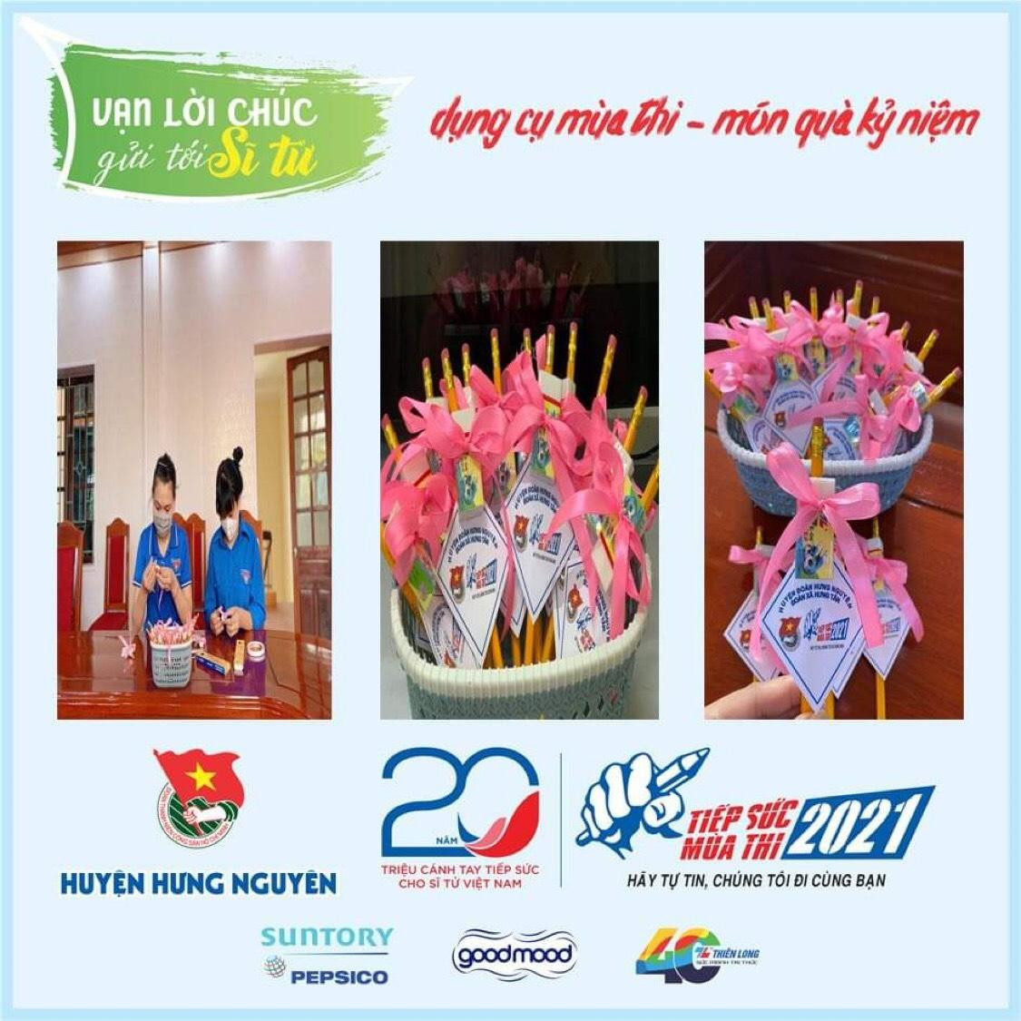 Dụng cụ "tiếp sức mùa thi" trở nên đẹp và ý nghĩa hơn qua sự gia công, trang trí của các bạn trẻ. Dụng cụ "tiếp sức mùa thi" trở nên đẹp và ý nghĩa hơn qua sự gia công, trang trí của các bạn trẻ.