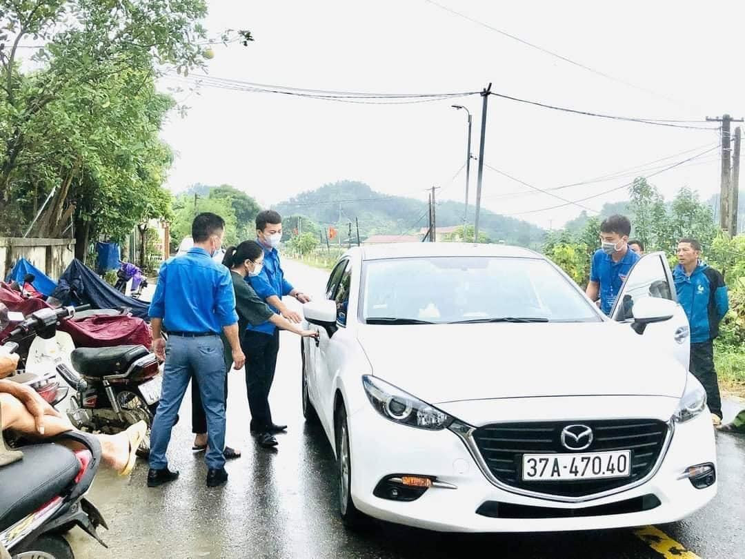Em H. nén đau thương đến điểm thi làm bài môn Toán. Em H. nén đau thương đến điểm thi làm bài môn Toán.