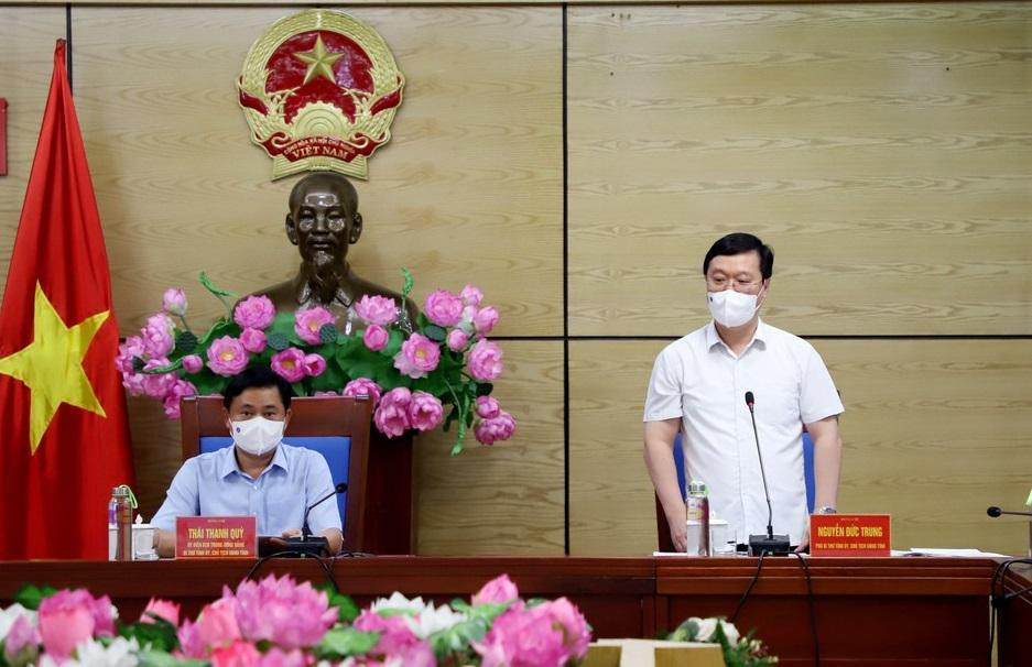 Chủ tịch UBND tỉnh Nghệ An phát biểu kết luận tại cuộc họp Ban phòng chống dịch COVID-19 tỉnh Nghệ An. Chủ tịch UBND tỉnh Nghệ An phát biểu kết luận tại cuộc họp Ban phòng chống dịch COVID-19 tỉnh Nghệ An.