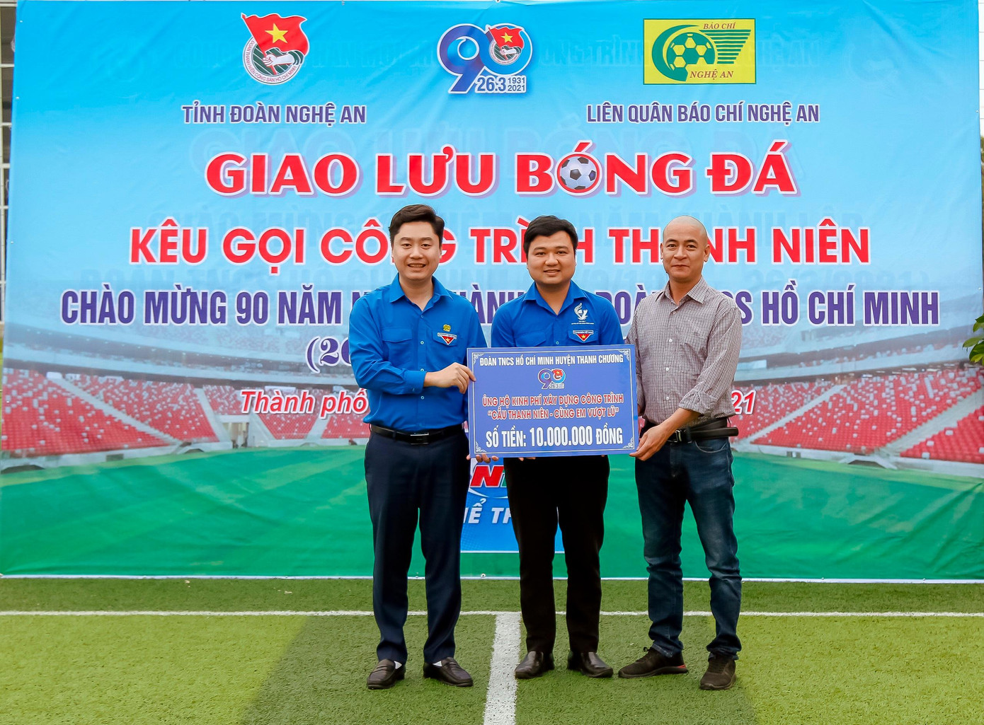 Tỉnh đoàn Nghệ An, Báo Tiền Phong tiếp nhận nhiều đơn vị, cá nhân ủng hộ "Công trình thanh niên - Cùng em vượt lũ". Tỉnh đoàn Nghệ An, Báo Tiền Phong tiếp nhận nhiều đơn vị, cá nhân ủng hộ "Công trình thanh niên - Cùng em vượt lũ".