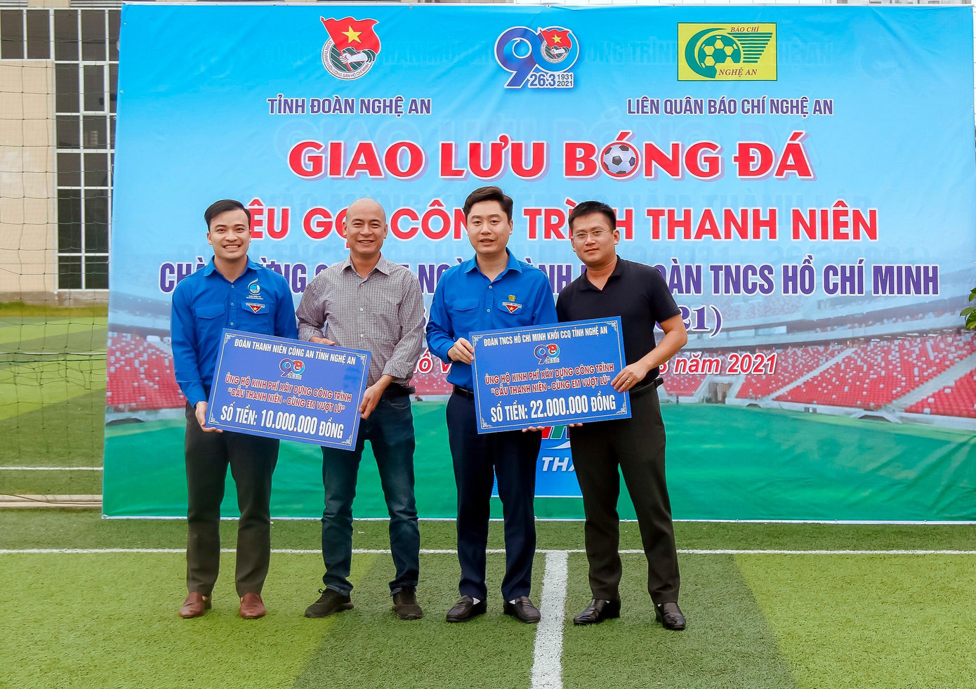 Tỉnh đoàn Nghệ An, Báo Tiền Phong tiếp nhận nhiều đơn vị, cá nhân ủng hộ "Công trình thanh niên - Cùng em vượt lũ". Tỉnh đoàn Nghệ An, Báo Tiền Phong tiếp nhận nhiều đơn vị, cá nhân ủng hộ "Công trình thanh niên - Cùng em vượt lũ".