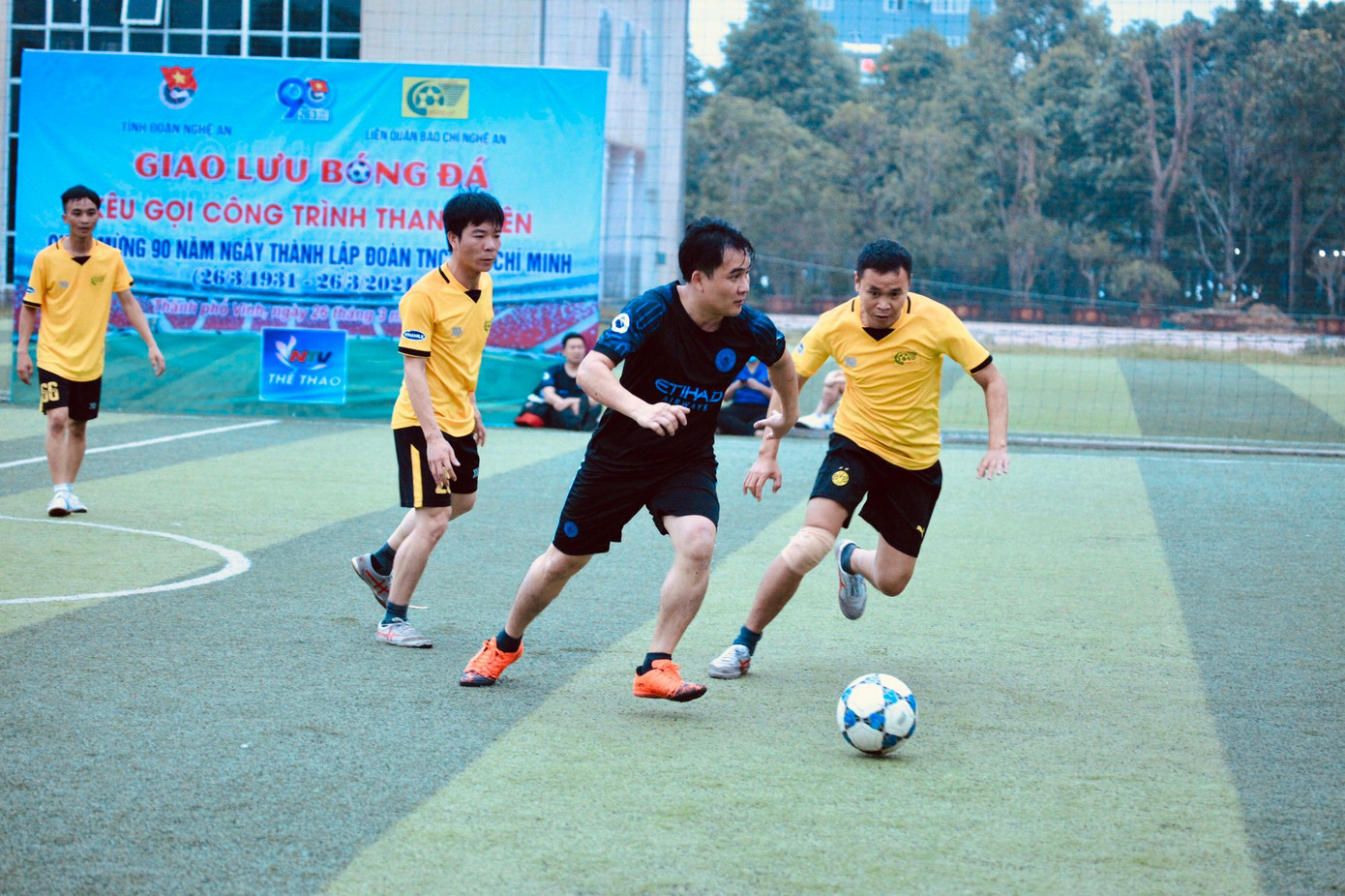 Trận giao lưu bóng đá chứa đựng nhiều ý nghĩa. Trận giao lưu bóng đá chứa đựng nhiều ý nghĩa.