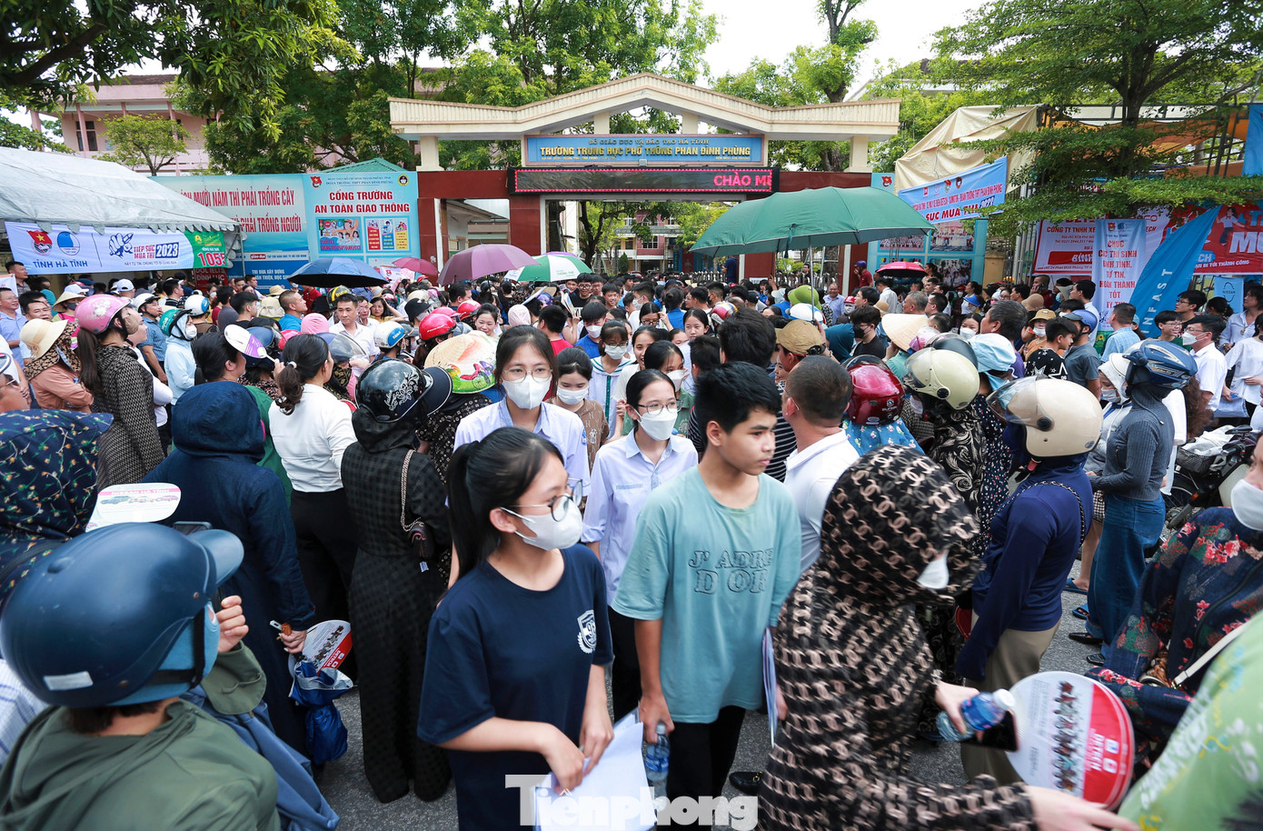 Sáng 6/6, gần 17.000 thí sinh Hà Tĩnh tại 36 điểm thi đã hoàn thành 2 môn thi Ngữ văn và Tiếng Anh kỳ thi vào lớp 10 THPT năm học 2023-2024.