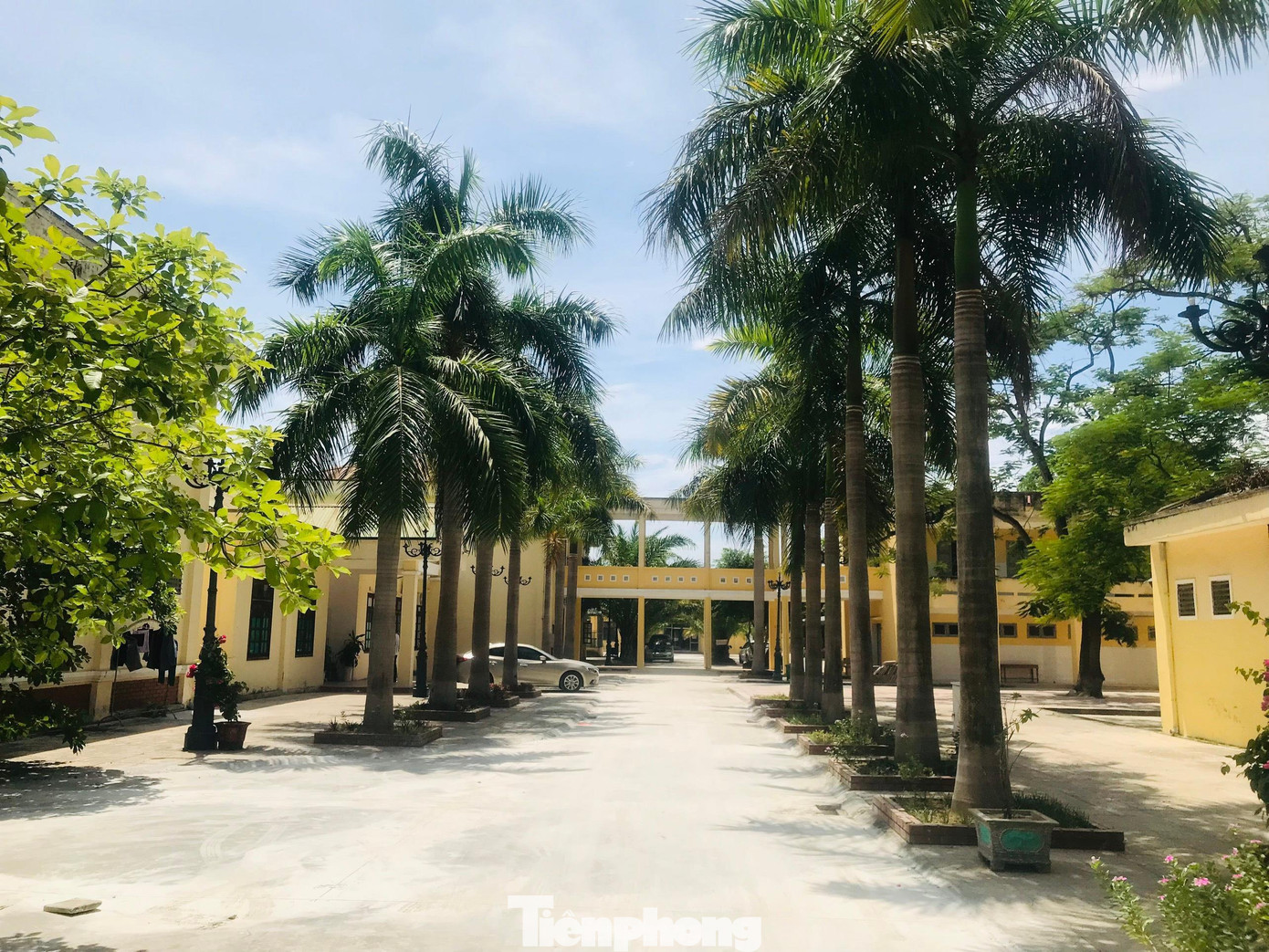 Việc thành lập bệnh viện dã chiến là hết sức cần thiết. Khi đi vào hoạt động, Bệnh viện dã chiến số 1 có thể điều trị cho 100 bệnh nhân COVID-19. Việc thành lập bệnh viện dã chiến là hết sức cần thiết. Khi đi vào hoạt động, Bệnh viện dã chiến số 1 có thể điều trị cho 100 bệnh nhân COVID-19.