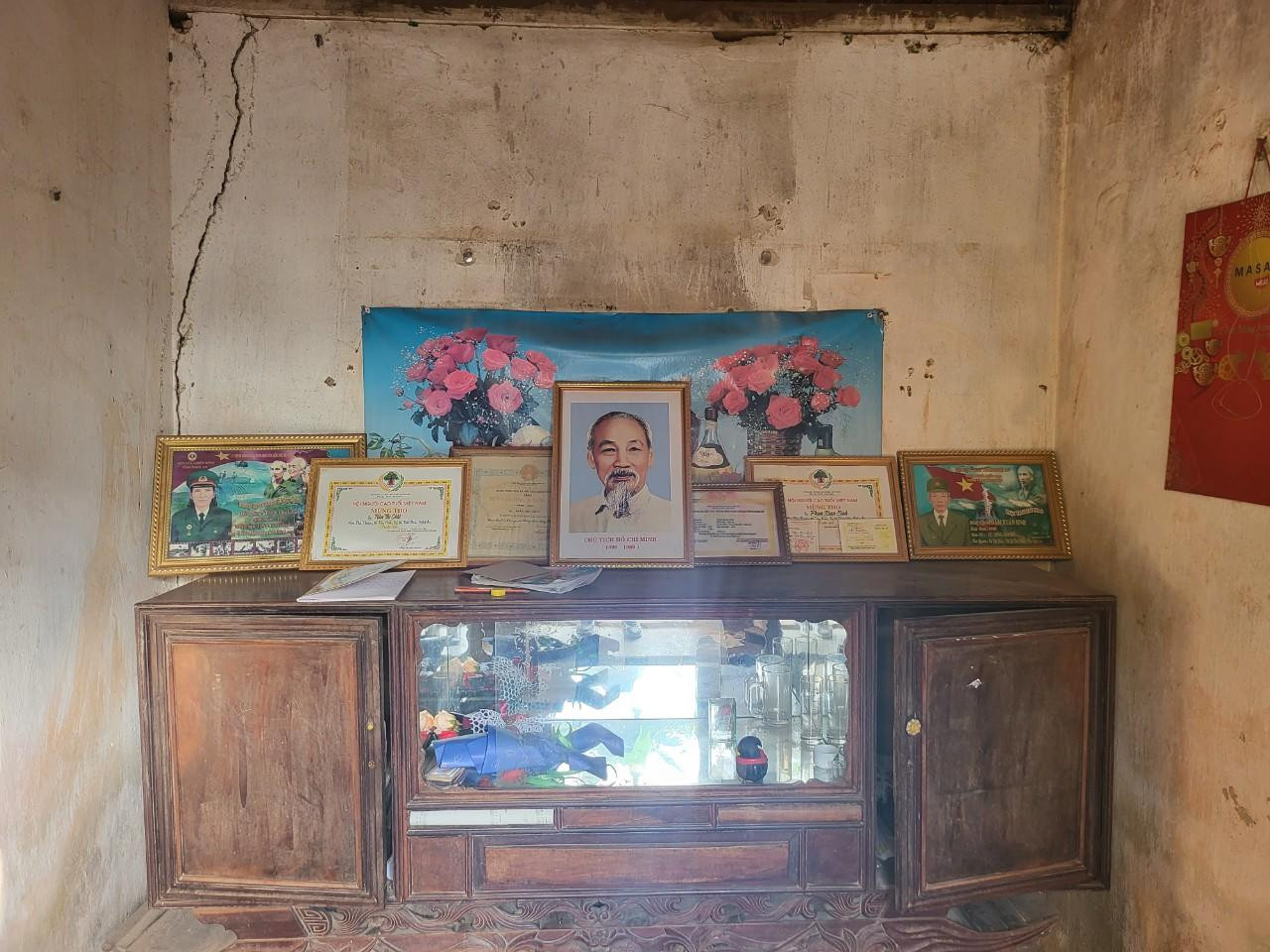 Bên trong ngôi nhà cũ của gia đình cụ Phạm Xuân Sinh. Bên trong ngôi nhà cũ của gia đình cụ Phạm Xuân Sinh.