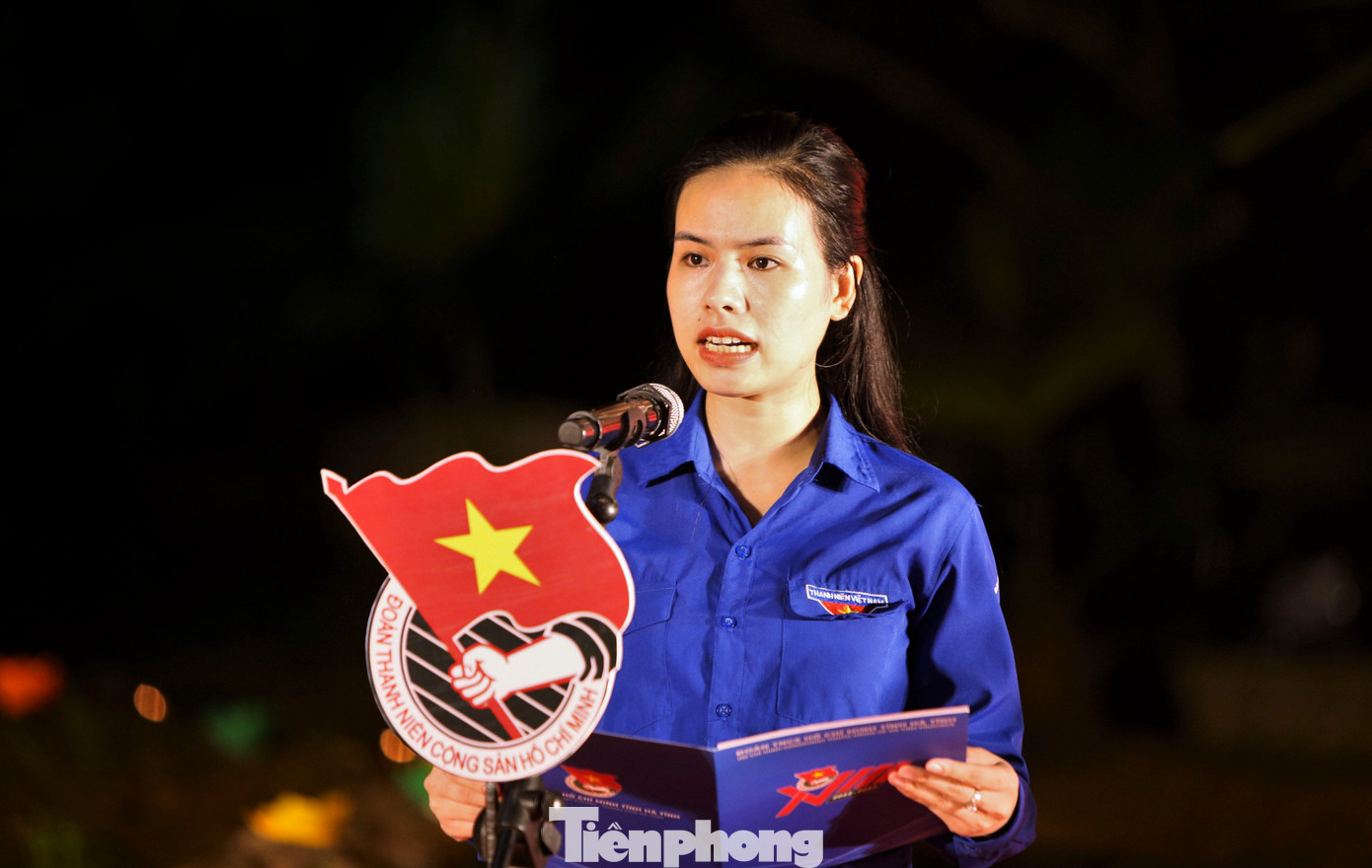 Chị Nguyễn Ny Hương - Bí thư Tỉnh Đoàn Hà Tĩnh chia sẻ, Ngã ba Đồng Lộc là yết hầu giao thông quan trọng trên tuyến đường Trường Sơn huyết mạch, nơi diễn ra cuộc đọ sức giữa ý chí kiên cường, bất khuất của quân và dân ta với vũ khí hủy diệt của đế quốc xâm lược. Với quyết tâm sắt đá “Tim có thể ngừng đập, nhưng đường phải thông”, dẫu trong khói lửa, đạn bom, cận kề cái chết nhưng hàng ngàn người vẫn kiên cường bám trụ.