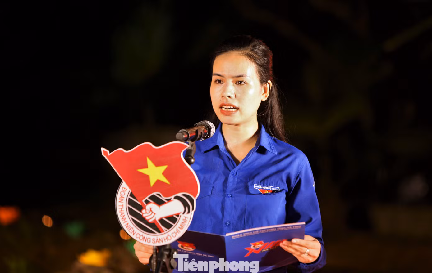 Chị Nguyễn Ny Hương - Bí thư Tỉnh Đoàn Hà Tĩnh chia sẻ, Ngã ba Đồng Lộc là yết hầu giao thông quan trọng trên tuyến đường Trường Sơn huyết mạch, nơi diễn ra cuộc đọ sức giữa ý chí kiên cường, bất khuất của quân và dân ta với vũ khí hủy diệt của đế quốc xâm lược. Với quyết tâm sắt đá “Tim có thể ngừng đập, nhưng đường phải thông”, dẫu trong khói lửa, đạn bom, cận kề cái chết nhưng hàng ngàn người vẫn kiên cường bám trụ.