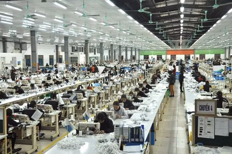 Dây chuyền may xuất khẩu của Công ty TNHH Havina Kim Liên - Nam Đàn.