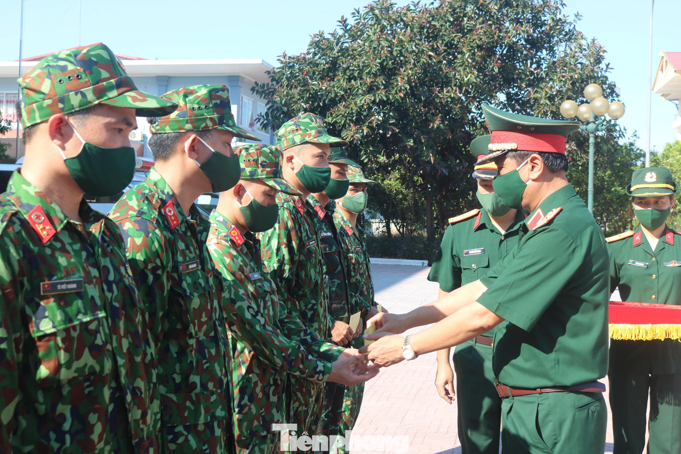 Thiếu tướng Hà Thọ Bình - Phó Tư lệnh, Tham mưu trưởng Quân khu 4 yêu cầu các quân nhân chấp hành nghiêm kỷ luật quân đội, tuân thủ sự chỉ đạo, điều hành của cấp trên. Luôn nêu cao tinh thần trách nhiệm, xung kích của “Bộ đội Cụ Hồ” trên quê hương Bác. Phục vụ người bệnh bằng trí tuệ, năng lực của người thầy thuốc quân y, mang theo lời dạy của Bác Hồ “Lương y như từ mẫu”, góp phần cùng địa phương, đơn vị bạn chiến thắng dịch COVID-19.