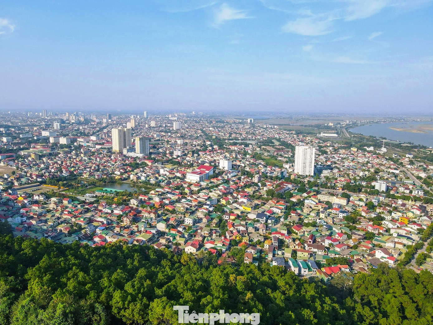 Thành phố Vinh mở rộng có tổng diện tích là 166,25 km2