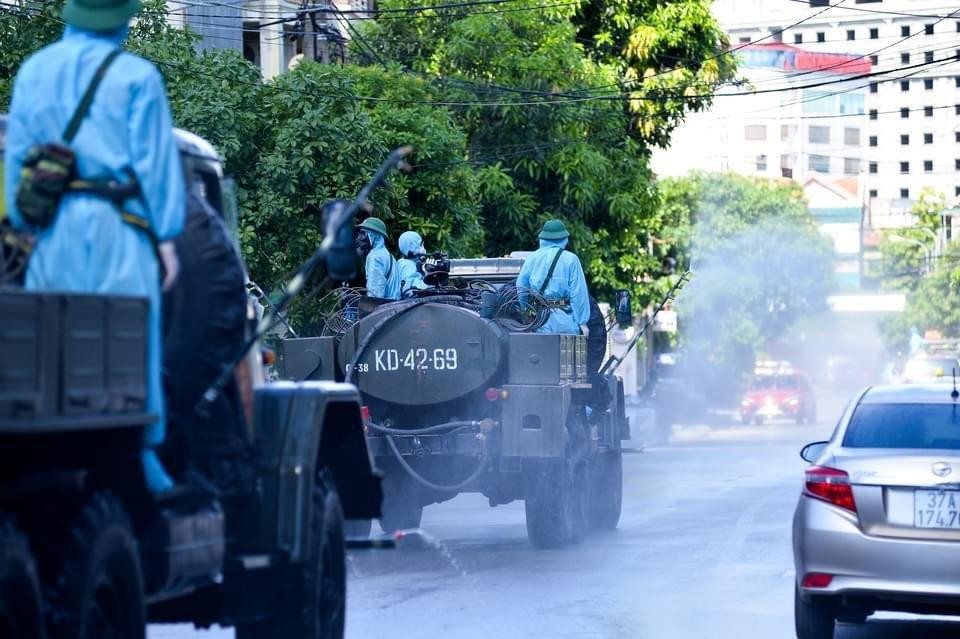 Theo kế hoạch, lực lượng chủ chốt thực hiện phun khử khuẩn là bộ đội hóa học Quân khu IV và Bộ Chỉ huy Quân sự tỉnh Nghệ An. Theo kế hoạch, lực lượng chủ chốt thực hiện phun khử khuẩn là bộ đội hóa học Quân khu IV và Bộ Chỉ huy Quân sự tỉnh Nghệ An.