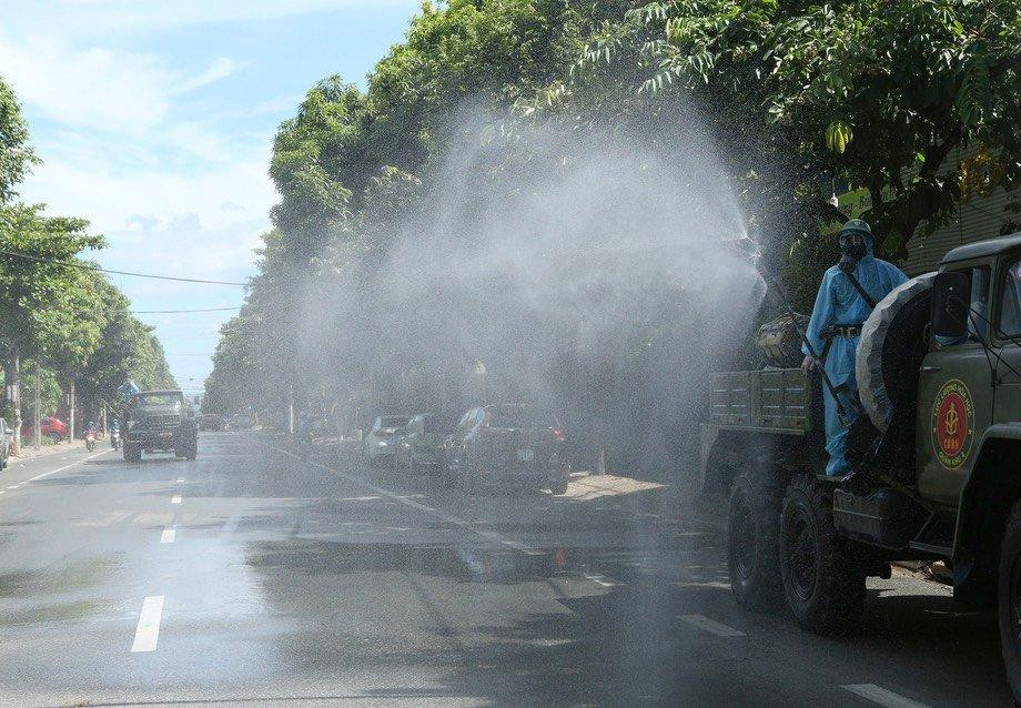 Trước tình hình căng thẳng, tối 18/6, tỉnh Nghệ An đã ban hành công văn hỏa tốc kế hoạch phun khử khuẩn phòng chống dịch COVID-19 trên địa bàn thành phố Vinh. Trước tình hình căng thẳng, tối 18/6, tỉnh Nghệ An đã ban hành công văn hỏa tốc kế hoạch phun khử khuẩn phòng chống dịch COVID-19 trên địa bàn thành phố Vinh.