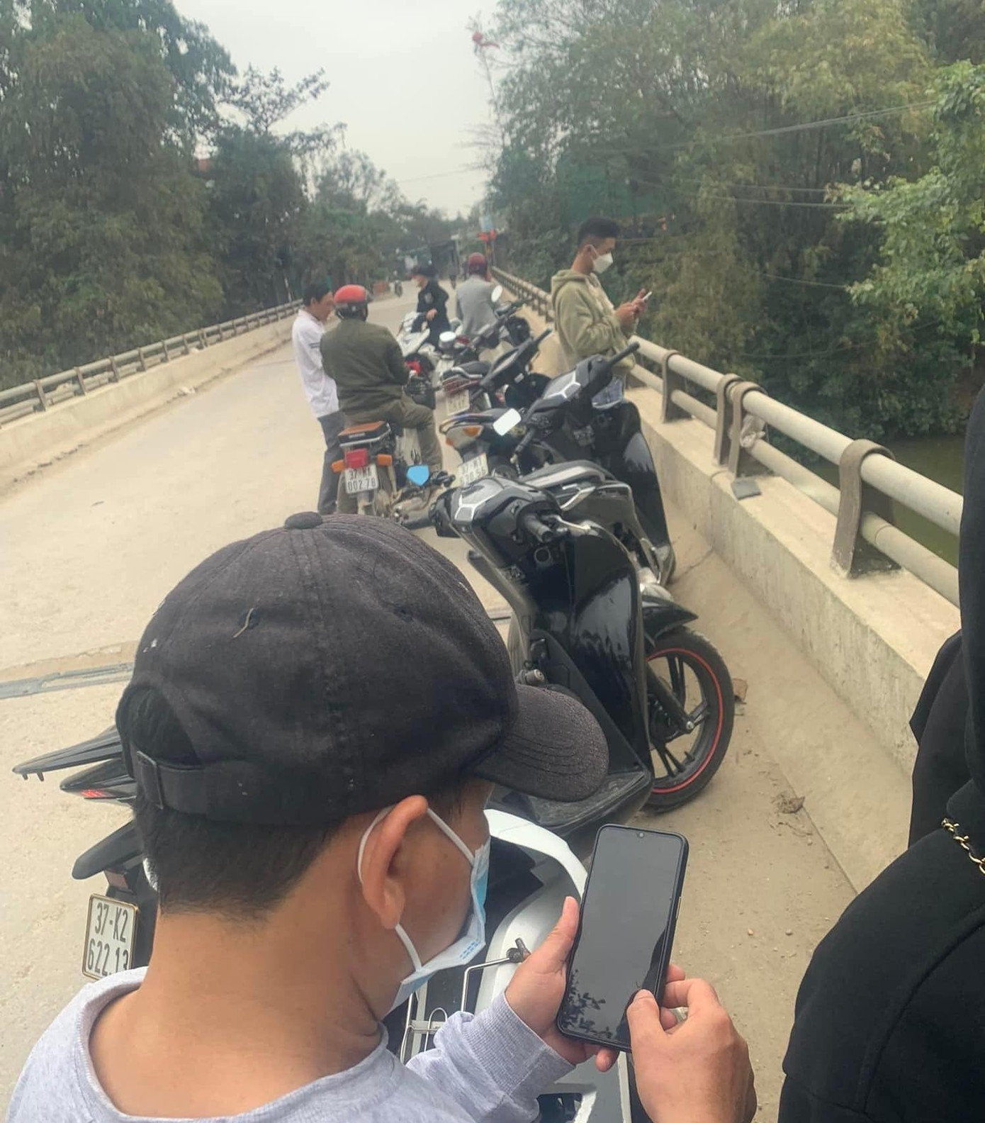 Hiện công an đã tìm thấy và đưa cháu bé về bàn giao cho gia đình.