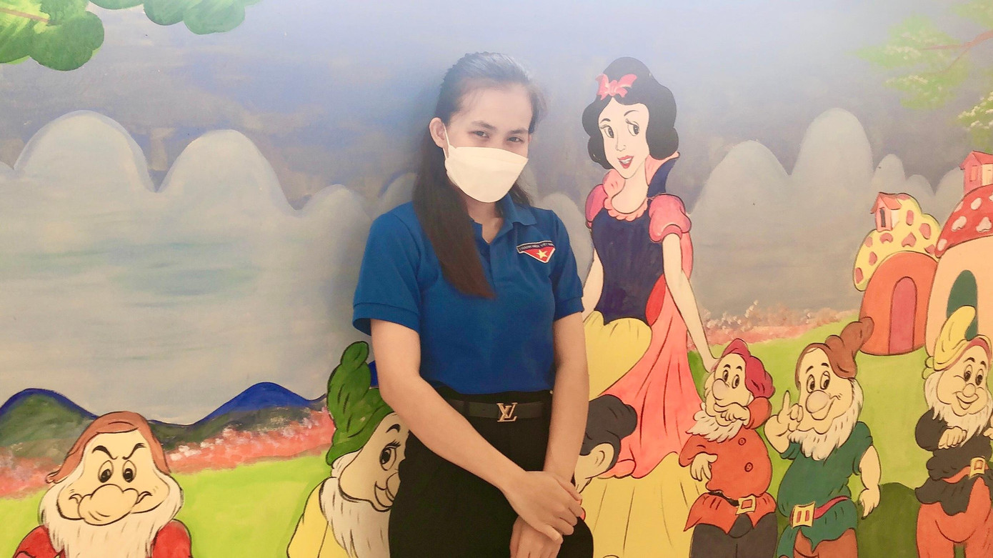 Cô Hà Thị Kim - nữ giáo viên tình nguyện đi cách ly tập trung cùng các em học sinh. Cô Hà Thị Kim - nữ giáo viên tình nguyện đi cách ly tập trung cùng các em học sinh.