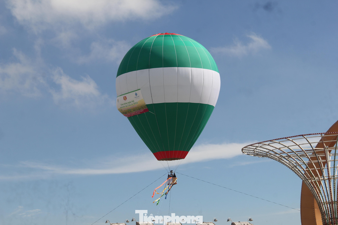 Trong đó các khinh khí cầu cấp 7 sẽ chở mỗi lần từ 4 – 6 khách ngắm toàn cảnh bãi biển và khu du lịch Cửa Lò từ trên cao, các khinh khí cầu cấp 1 chủ yếu trình diễn, và 1 khinh khí cầu cấp 7 cho du khách tham quan, checkin.