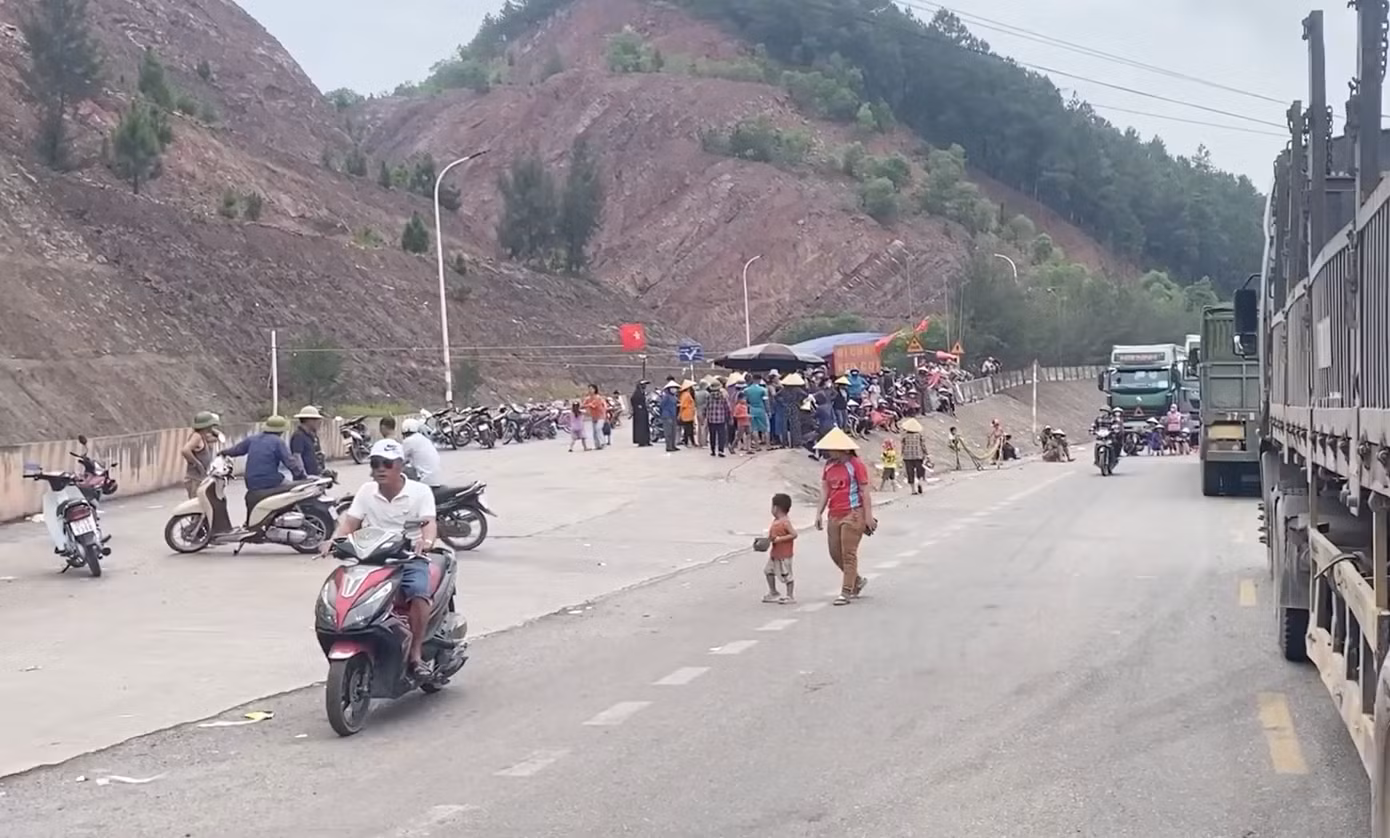 Hiện Ban Quản lý Khu KT Đông Nam đã có văn bản yêu cầu các huyện Nghi Lộc, các cơ quan liên quan sớm giải quyết các vấn đề được nêu cho người dân, đảm bảo môi trường cho người dân sinh sống.