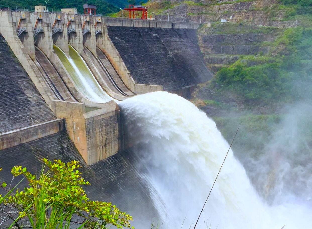 Thủy điện Bản Vẽ hiện đang xả lũ với lưu lượng là 797m3/s. Thủy điện Bản Vẽ hiện đang xả lũ với lưu lượng là 797m3/s.