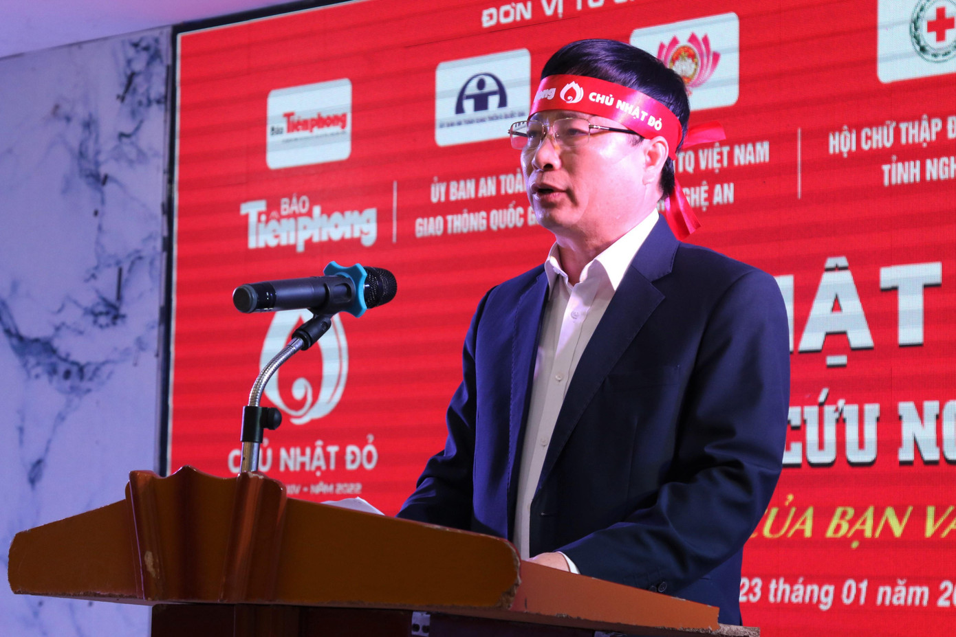 Phát biểu khai mạc Ngày hội hiến máu tình nguyện Chủ nhật Đỏ năm 2022, Phó Chủ tịch UBND tỉnh Nghệ An Bùi Đình Long khẳng định sự quan trọng của máu cho công tác cấp cứu, điều trị ở các bệnh viện mà không thể thay thế được. Biểu dương các sở, ban, ngành, đoàn thể, trường học, huyện, thành thị đã thực hiện tốt công tác hiến máu tình nguyện. Đặc biệt cảm ơn báo Tiền Phong, Hội Chữ thập đỏ tỉnh đã luôn đồng hành tổ chức trong suốt 14 năm qua.
