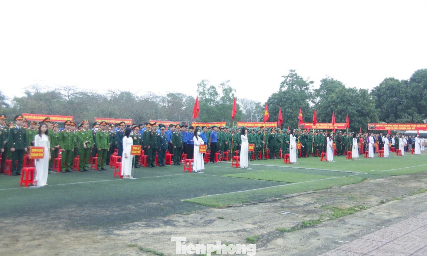 Sáng 7/2, 21 huyện, thành phố, thị xã trong tỉnh Nghệ An đã đồng loạt tổ chức Lễ giao, nhận quân. Tại thành phố Vinh, lễ giao nhận quân được tổ chức tại Nhà văn hóa lao động tỉnh. Sáng 7/2, 21 huyện, thành phố, thị xã trong tỉnh Nghệ An đã đồng loạt tổ chức Lễ giao, nhận quân. Tại thành phố Vinh, lễ giao nhận quân được tổ chức tại Nhà văn hóa lao động tỉnh.