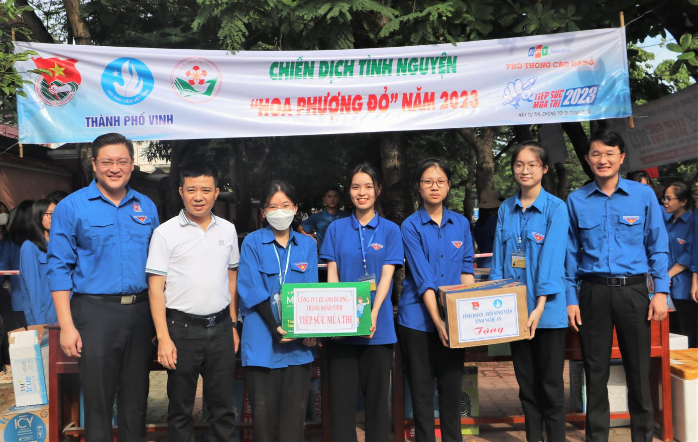Trong 2 ngày 5/6 - 6/6, Ban Thường vụ Tỉnh Đoàn triển khai 315 đội hình tình nguyện với tổng số hơn 3.000 đoàn viên, thanh niên trên địa bàn toàn tỉnh tiếp sức cho sĩ tử tham gia Kỳ thi tuyển sinh vào lớp 10 năm 2023. Nguồn lực được các đơn vị vận động từ các tổ chức, cá nhân để tiếp sức mùa thi gần 500 triệu đồng.