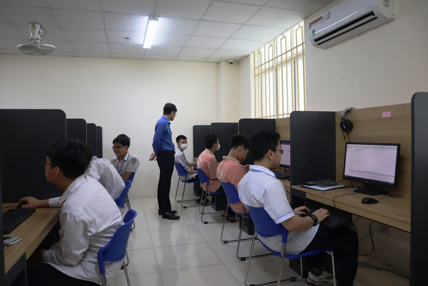 280 thí sinh Nghệ An tranh tài theo hình thức thi trực tuyến