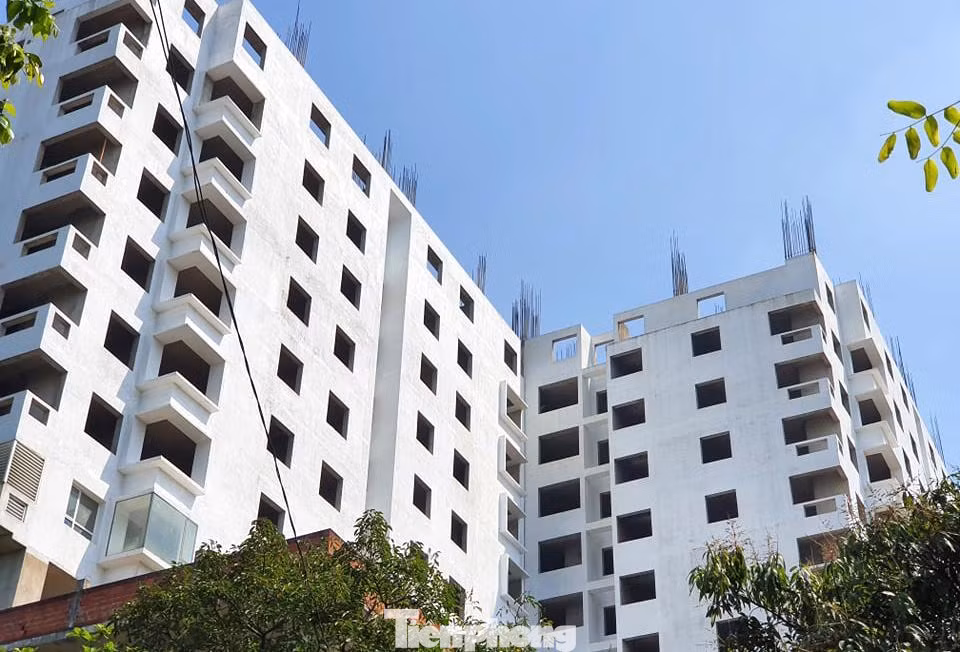 Đến nay, dự án này vẫn chỉ có 2 tòa nhà đã được xây đến tầng thứ 11, 3 tầng dưới chủ đầu tư mới đổ cọc và sàn bê tông, trong khi đó các tầng phía trên cơ bản hoàn thành phần thô, phía ngoài được sơn trắng.