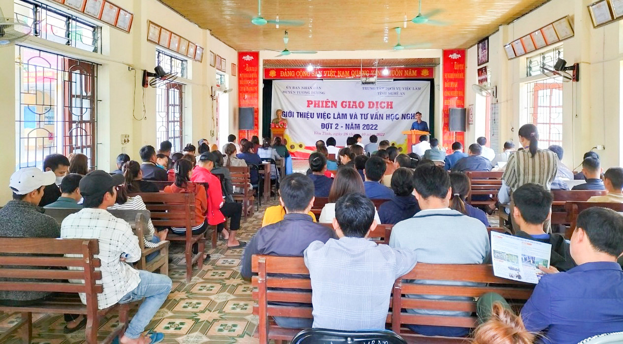 Sở LĐTB&amp;XH tỉnh Nghệ An tổ chức các phiên giao dịch giới thiệu việc làm và tư vấn nghề nghiệp cho người lao động trong tỉnh.
