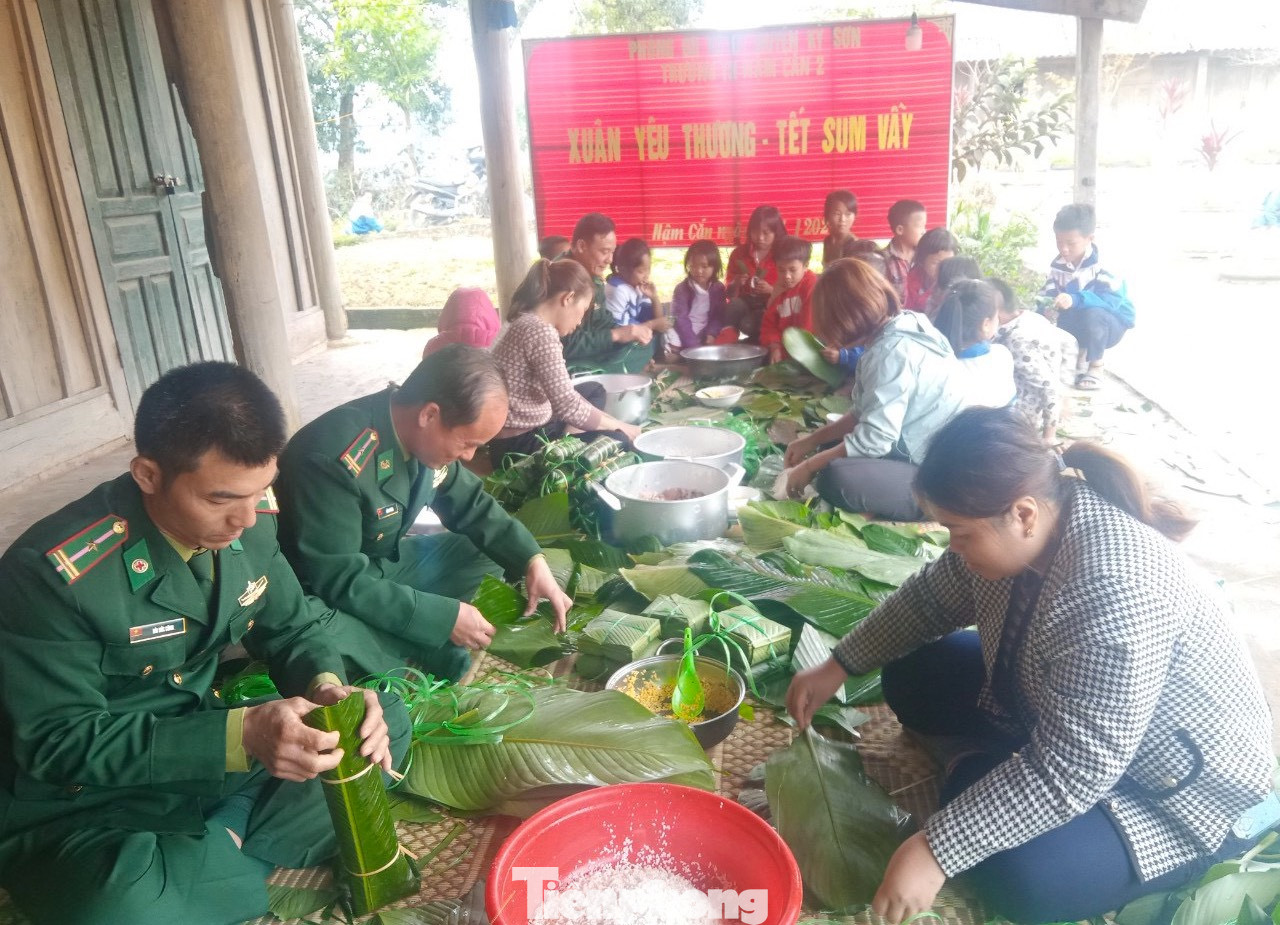 Thông qua các hoạt động của chương trình còn góp phần giữ gìn và phát huy những truyền thống bản sắc văn hoá quý báu của cha ông ta, nổi bật là hoạt động gói bánh chưng, bánh tét vui Tết, đón Xuân.
