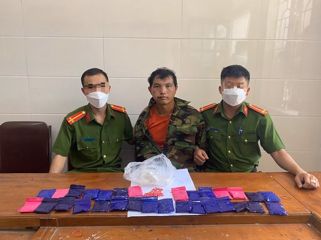 Tủa cùng tang vật tại công an.