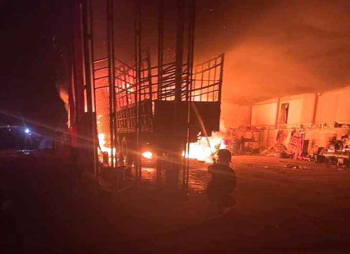 Cảnh sát đến dập lửa, tuy nhiên, nhiều vật dụng đã bị lửa thiêu cháy. Cảnh sát đến dập lửa, tuy nhiên, nhiều vật dụng đã bị lửa thiêu cháy.