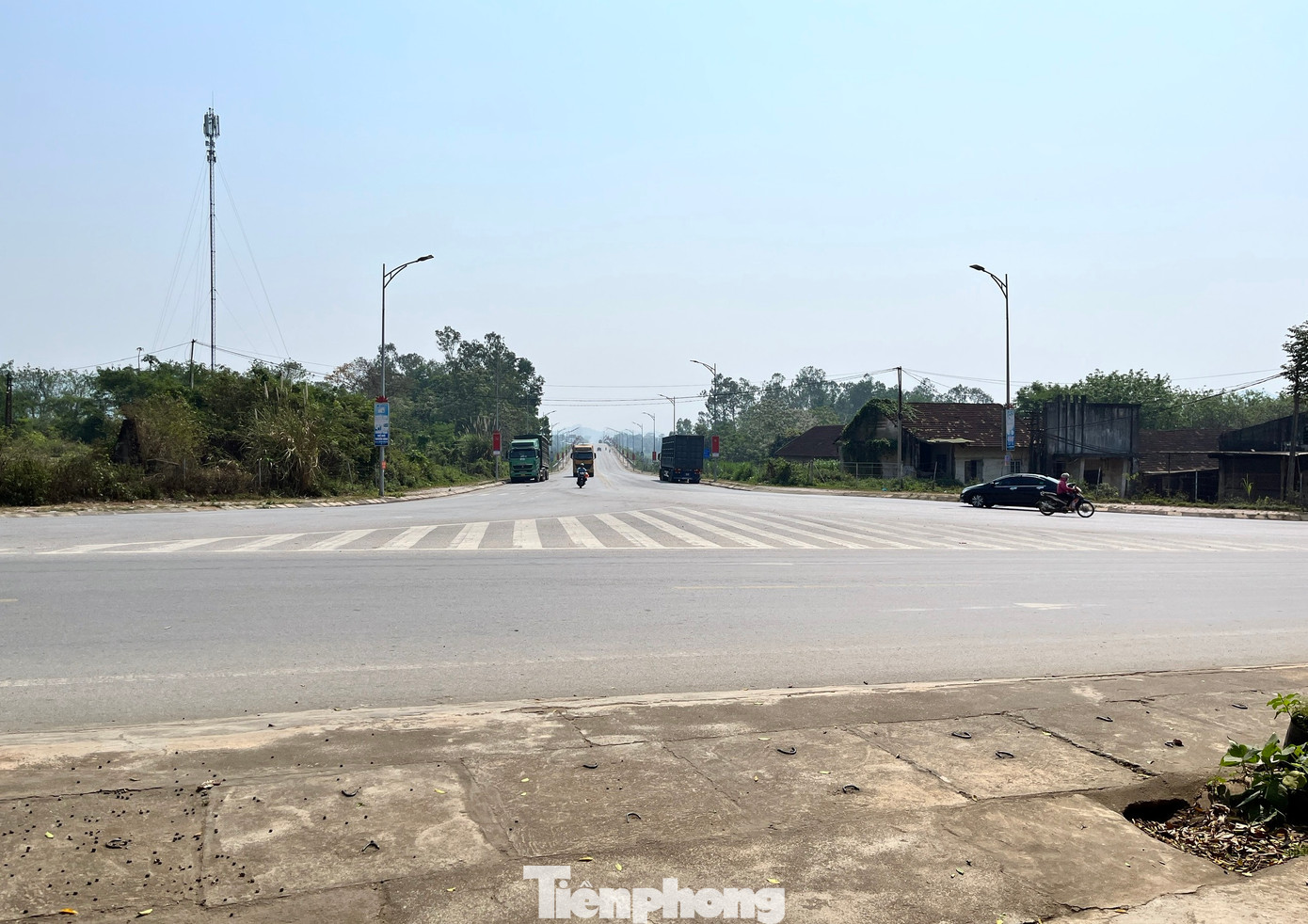 Cuối đường dẫn của cầu Hiếu 2 là xóm Bắc Ninh. Hiện người vẫn vẫn đang trông chờ con đường được triển khai.