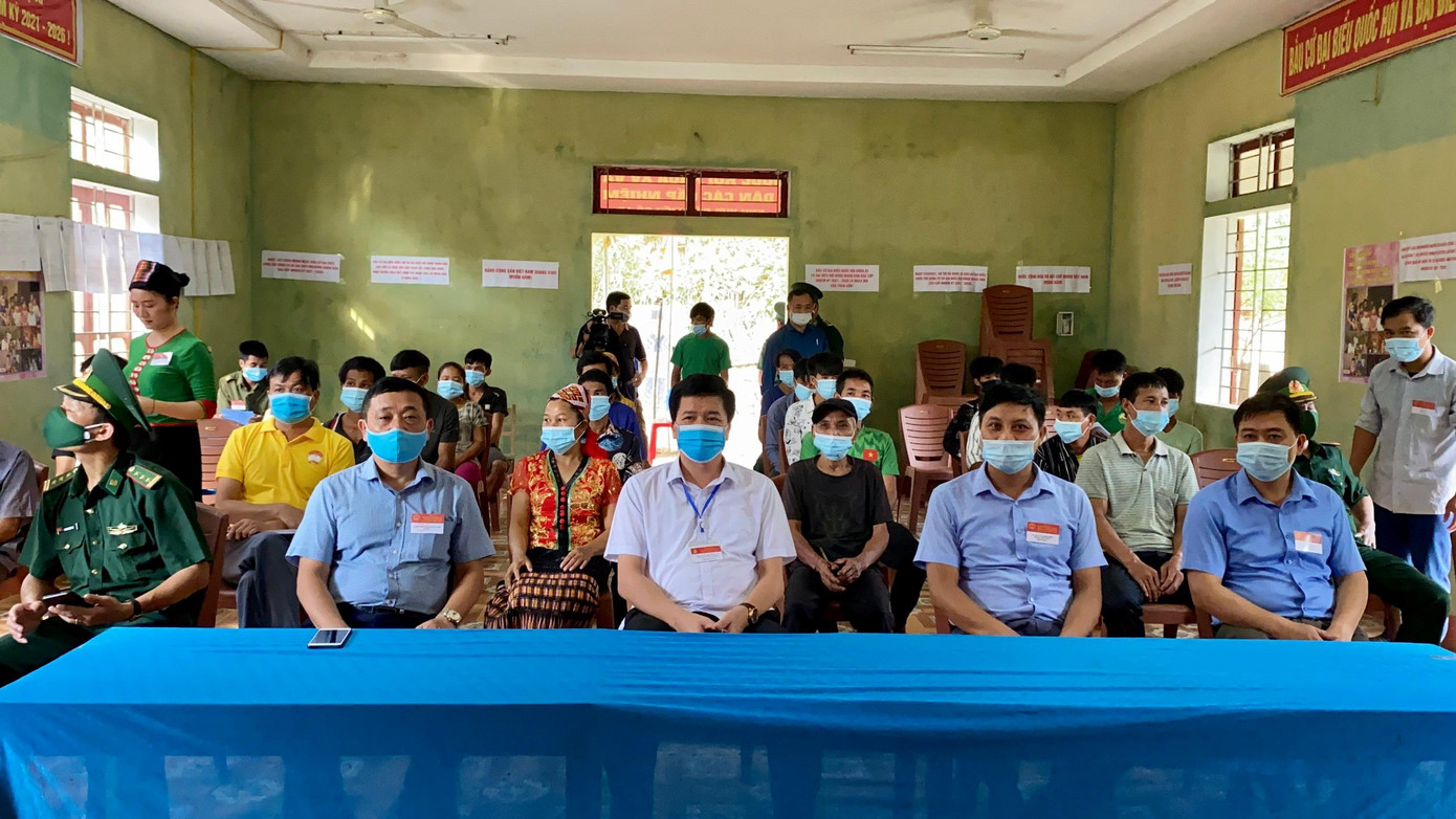 Điểm bầu cử tại bản Búng, xã Môn Sơn, huyện Con Cuông (Nghệ An), nơi đồng bào Đan Lai sinh sống cũng là một trong những điểm bỏ phiếu sớm.