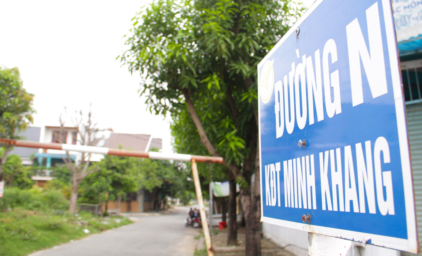 Doanh nghiệp này đã huy động vốn của khách hàng theo hình thức hợp đồng nguyên tắc góp vốn với số tiền hàng trăm tỉ đồng. Tuy nhiên, sau khi thu tiền, doanh nghiệp không thực hiện đầu tư hoàn thiện hạ tầng theo thiết kế đã được duyệt. Doanh nghiệp này đã huy động vốn của khách hàng theo hình thức hợp đồng nguyên tắc góp vốn với số tiền hàng trăm tỉ đồng. Tuy nhiên, sau khi thu tiền, doanh nghiệp không thực hiện đầu tư hoàn thiện hạ tầng theo thiết kế đã được duyệt.