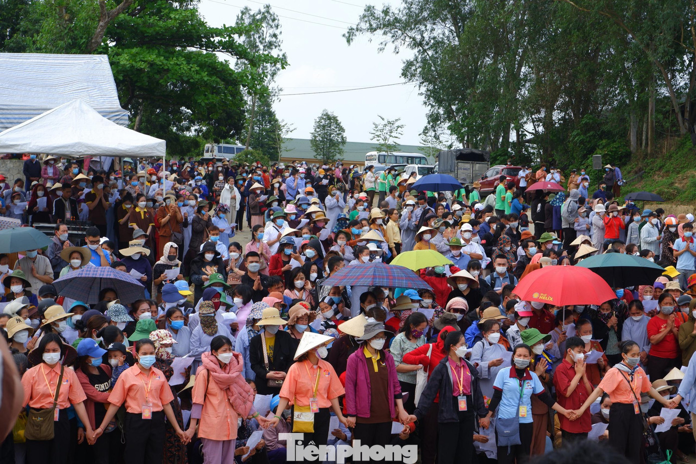 Buổi lễ có sự tham dự của đông đảo phật tử.