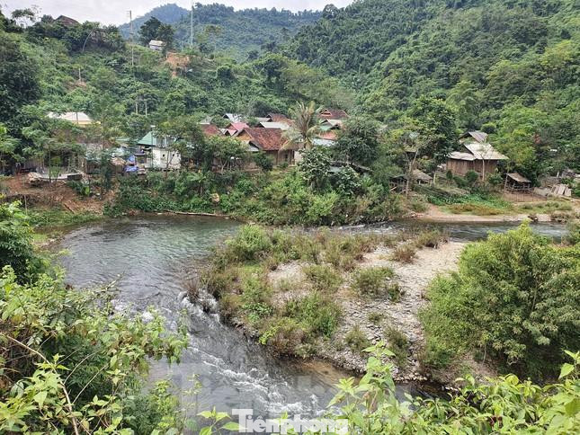 Huyện Tương Dương (Nghệ An) là nơi khởi nguồn của dòng Sông Cả, nằm trong khu dự trữ sinh quyển lớn nhất Đông Nam Á. Đây là một trong những địa phương có hệ thống sông suối dày đặc bậc nhất Nghệ An.