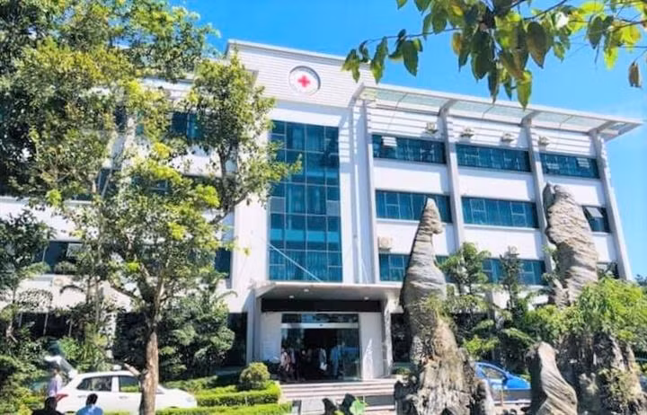 Bệnh viện đa khoa Minh An test nhanh COVID-19 cho lái xe đường dài.