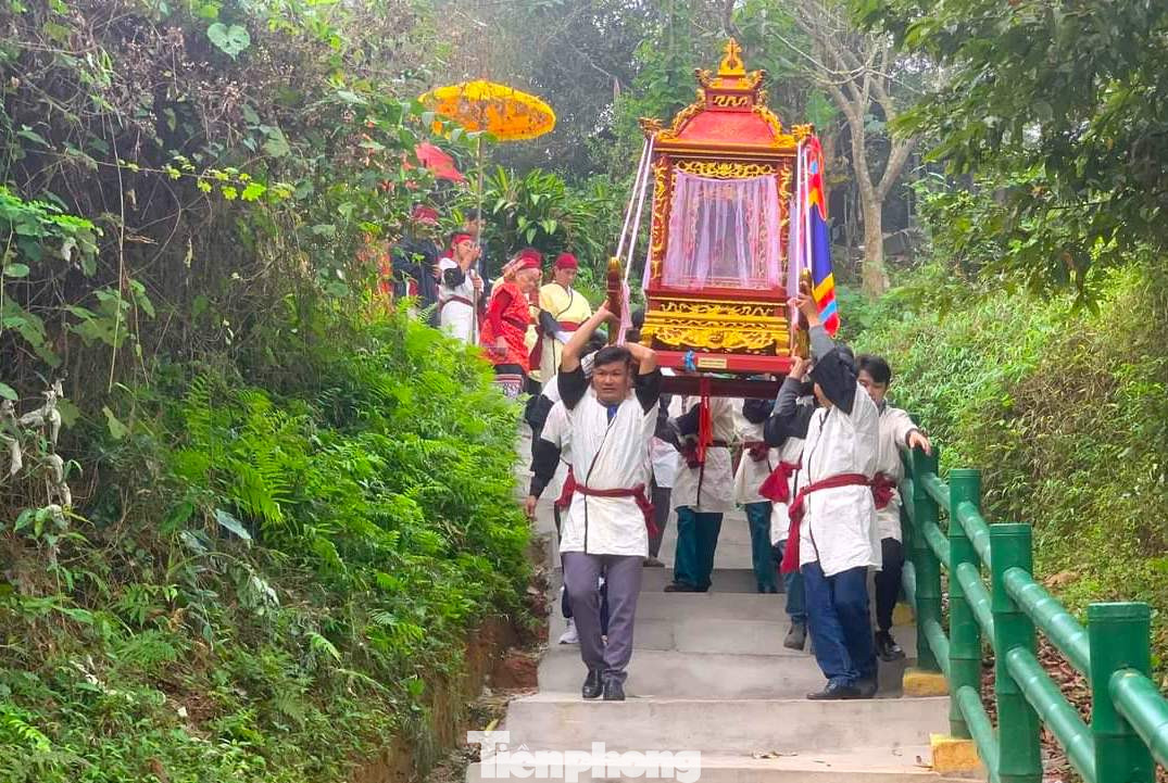 Đền Chín Gian được coi là trung tâm sinh hoạt văn hóa tâm linh của đồng bào Thái ở miền Tây Nghệ An. Năm 2016, Lễ hội đền Chín Gian đã được công nhận là Di sản văn hóa phi vật thể cấp quốc gia. Đền Chín Gian được xếp hạng là Di tích lịch sử - văn hóa cấp tỉnh năm 2008.