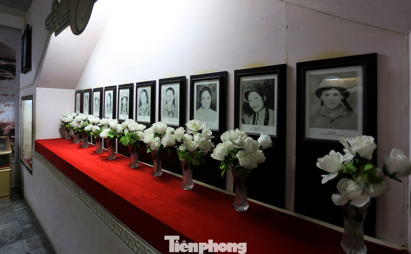 55 năm trôi qua, nơi 10 cô gái thanh niên xung phong ngã xuống đã trở thành "địa chỉ đỏ". Nhiều người cảm động rơi nước mắt khi được nghe kể lại câu chuyện gắn liền với cuộc đời của 10 nữ thanh niên xung phong phá lấp hố bom, phá bom, mở đường giữ huyết mạch tiền tuyến.