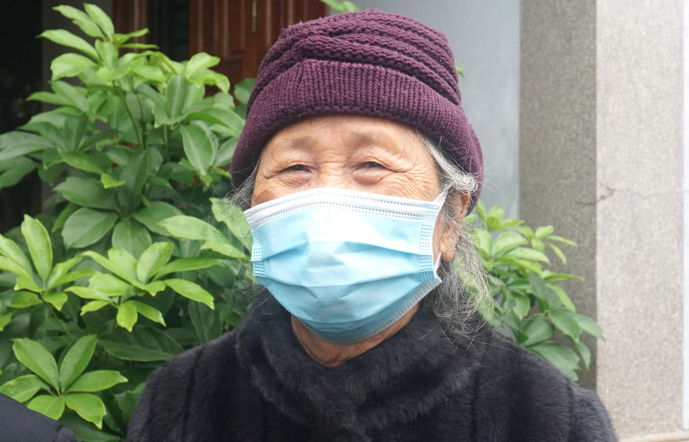 Cụ Hồng cho biết, con cháu ở xa nên ở nhà hai vợ chồng cũng không cần phải chi tiêu quá nhiều tiền Cụ Hồng cho biết, con cháu ở xa nên ở nhà hai vợ chồng cũng không cần phải chi tiêu quá nhiều tiền