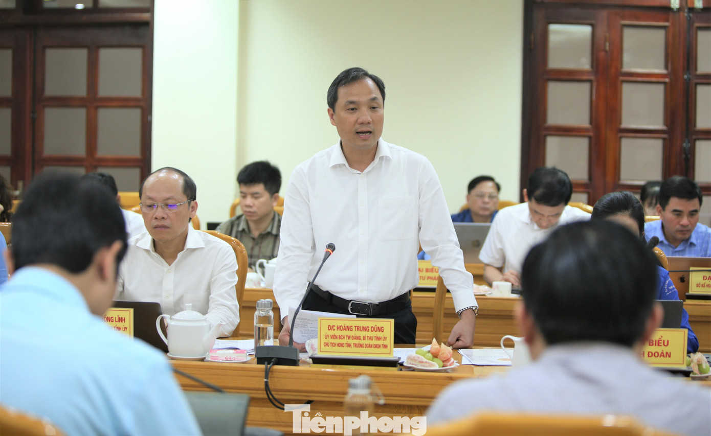 Bí thư Tỉnh ủy Hà Tĩnh Hoàng Trung Dũng phát biểu tại buổi làm việc.