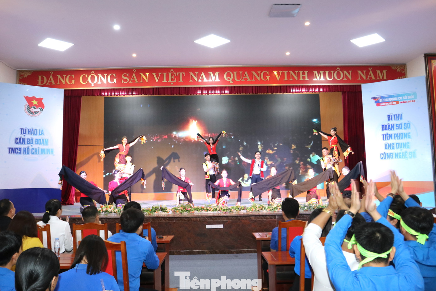 Phần thi thể hiện múa hát của các thí sinh.