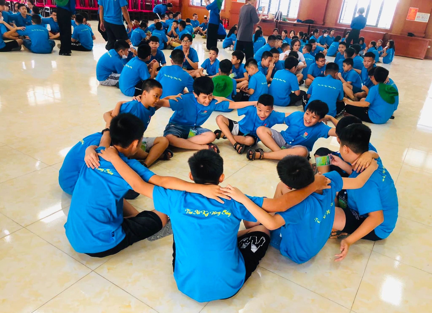 Đến với trại hè, các em được trải nghiệm thực tế và phát huy những ưu điểm, khả năng của mình. Với phương pháp “học mà chơi, chơi mà học”, chương trình hướng đến mục tiêu rèn luyện sự tự tin, hình thành ý thức tự lập, phát huy tính sáng tạo và nuôi dưỡng tinh thần trách nhiệm, lòng biết ơn, tình yêu thương cho các trại sinh.