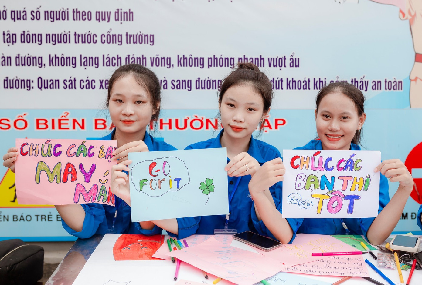 Những lời chúc may mắn, thi tốt tiếp thêm động lực cho các sĩ tử.