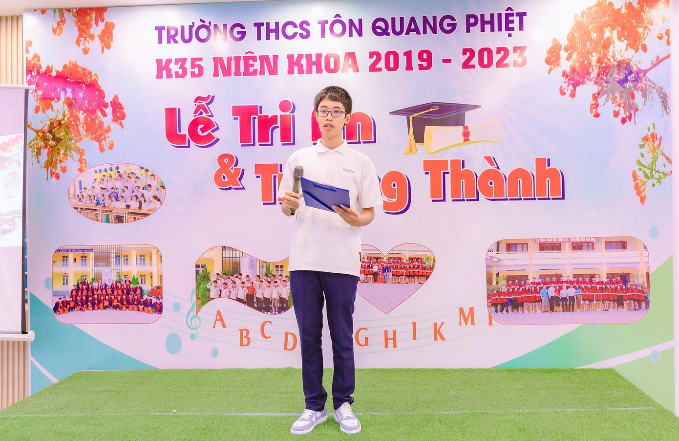 Em Nguyễn Sỹ Nhật Tiến đạt thủ khoa kỳ thi tuyển sinh lớp 10 tỉnh Nghệ An với tổng điểm 28,85 điểm.