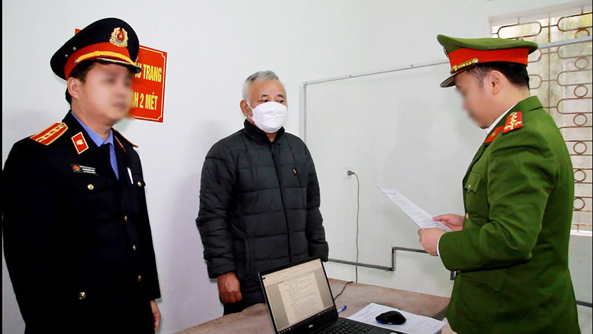 Cuối năm 2022, Công an Nghệ An đã khởi tố, bắt tạm giam nhiều cán bộ Chi cục Hải quan Cửa khẩu Quốc tế Nậm Cắn về hành vi đưa - nhận hối lộ.