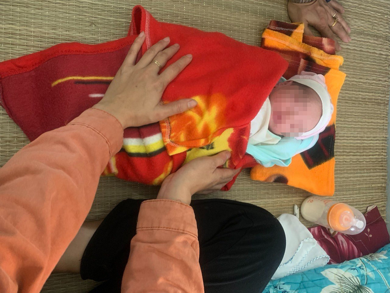 Cháu bé mới được sinh trong ngày 26/6, nặng 2,7kg, khỏe mạnh.