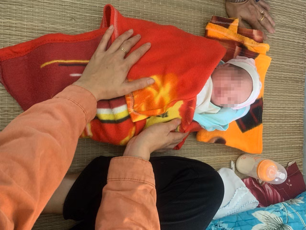 Cháu bé mới được sinh trong ngày 26/6, nặng 2,7kg, khỏe mạnh.