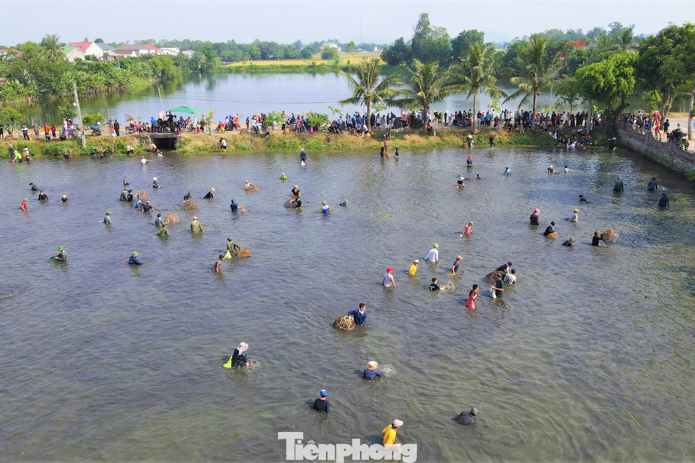 Lễ hội được tổ chức vào khoảng tháng 4-5 Âm lịch, khi người dân đã xong mùa màng. Đây còn nhằm mục đích để người dân giải trí trong những ngày nắng nóng khắc nghiệt và đón Tết Đoan ngọ (mùng 5/5) hàng năm.