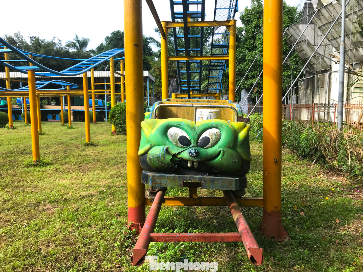 Nhiều năm qua, khi thành phố Vinh xuất hiện các trung tâm thương mại với nhiều hình thức giải trí khác nhau, công viên này đã rơi vào cảnh đìu hiu, vắng người qua lại. Nhiều hạng mục, trò chơi bên trong công viên này lâu không được sử dụng cũng đã xuống cấp, các máy trò chơi bằng sắt có dấu hiệu hoen gỉ. Nhiều năm qua, khi thành phố Vinh xuất hiện các trung tâm thương mại với nhiều hình thức giải trí khác nhau, công viên này đã rơi vào cảnh đìu hiu, vắng người qua lại. Nhiều hạng mục, trò chơi bên trong công viên này lâu không được sử dụng cũng đã xuống cấp, các máy trò chơi bằng sắt có dấu hiệu hoen gỉ.