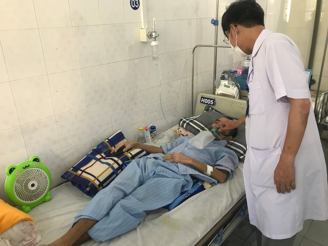 Bệnh nhân Hoàng Văn Sơn thời điểm nằm điều trị tại Bệnh viện Phổi Nghệ An vào tháng 5/2023.